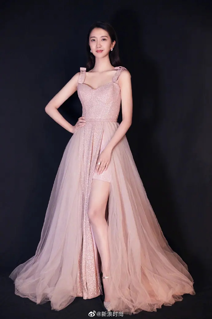优雅少女许龄月亮片礼服写真集  第5张