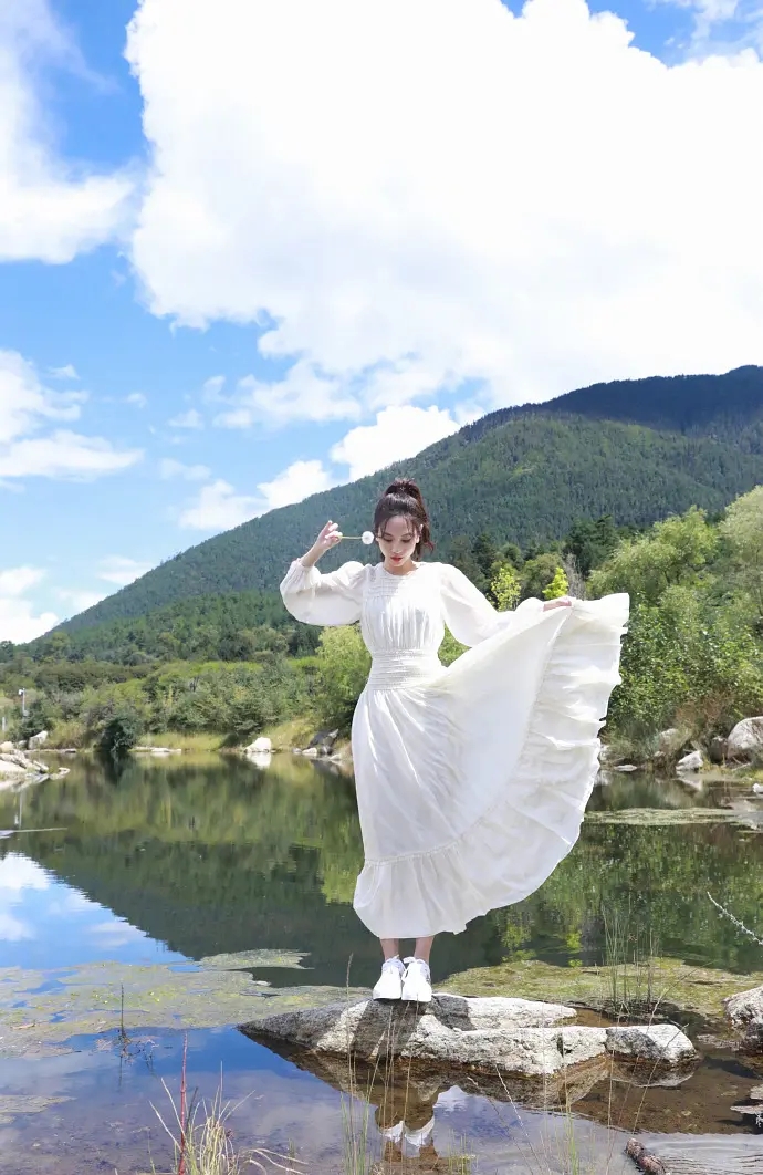 气质女明星王霏霏长裙性感写真  第4张