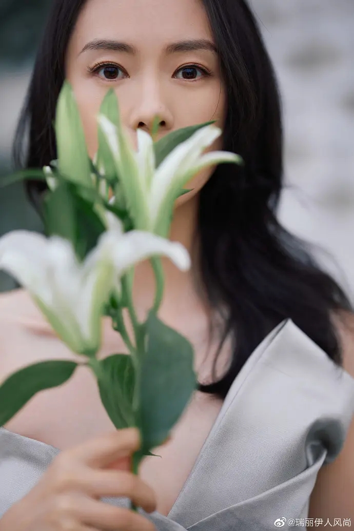 优雅女人童瑶知性时尚写真  第3张