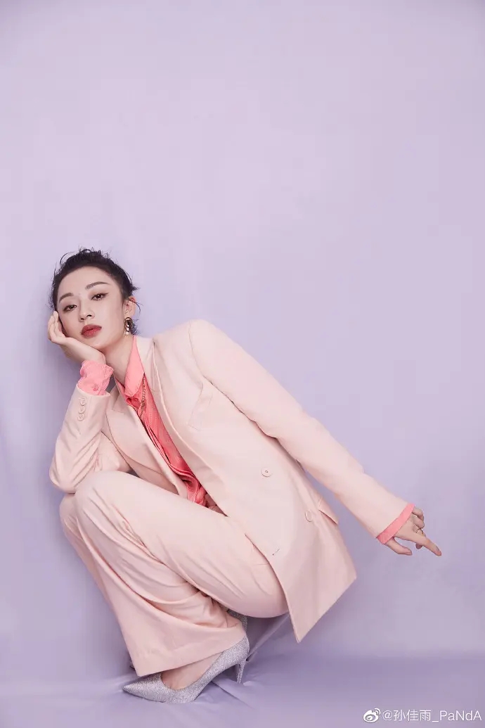 干练女人孙佳雨时尚霸气图片  第4张