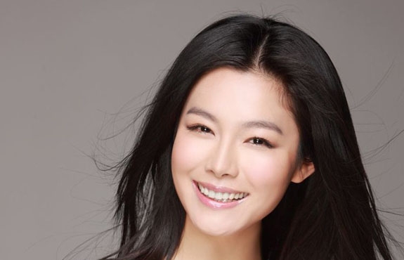 优雅女人于娜知性美女写真  第3张