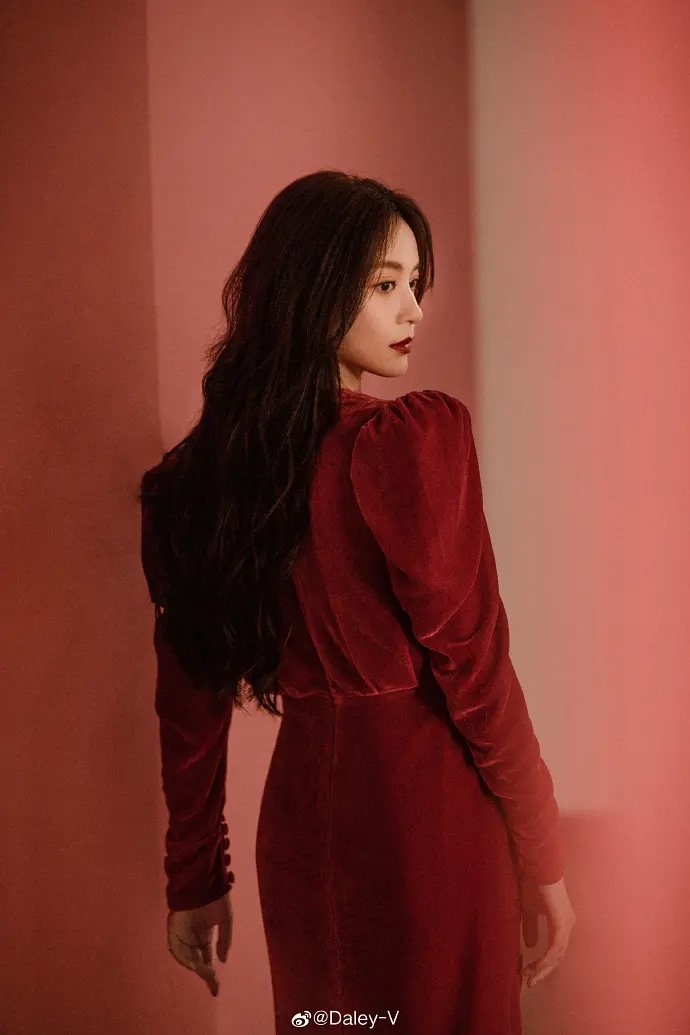 性感女郎施诗惹火美女套图  第3张