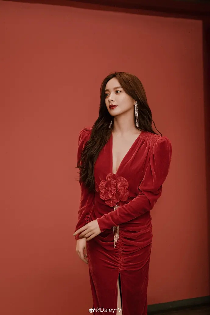 性感女郎施诗惹火美女套图  第4张
