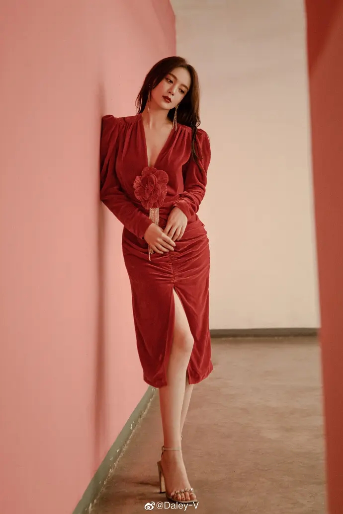 性感女郎施诗惹火美女套图  第6张