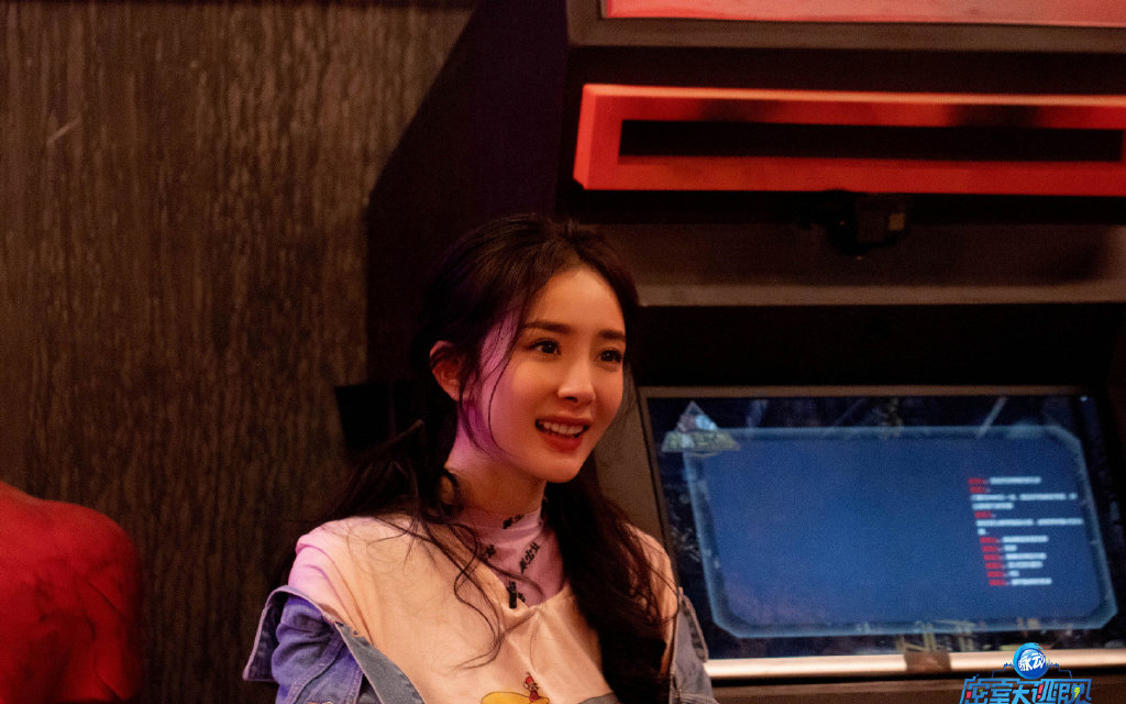 杨幂《密室逃脱》酷甜剧照图片  第2张
