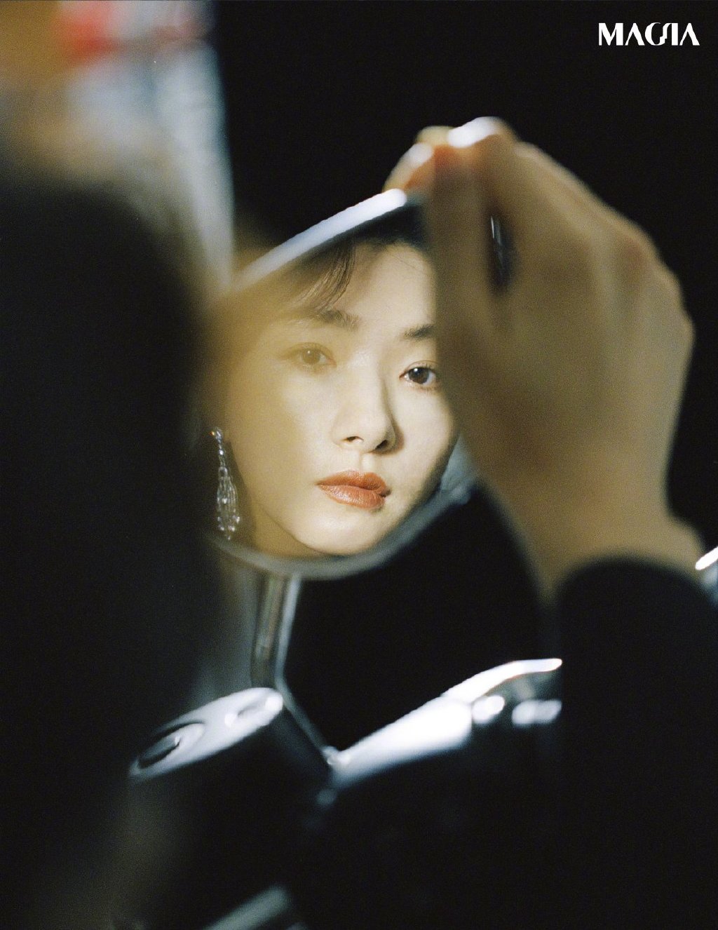 万茜复古机车风写真图片  第3张