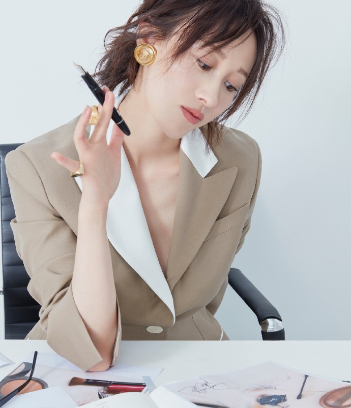 练练性感干练气质写真图片  第6张