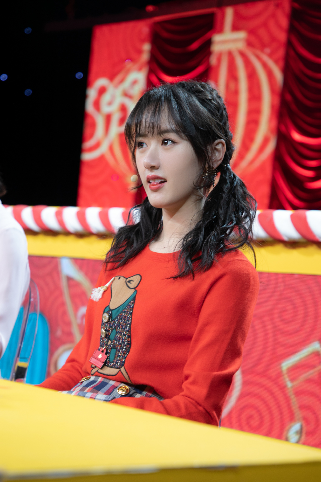 袁冰妍春节甜美活动照图片  第2张