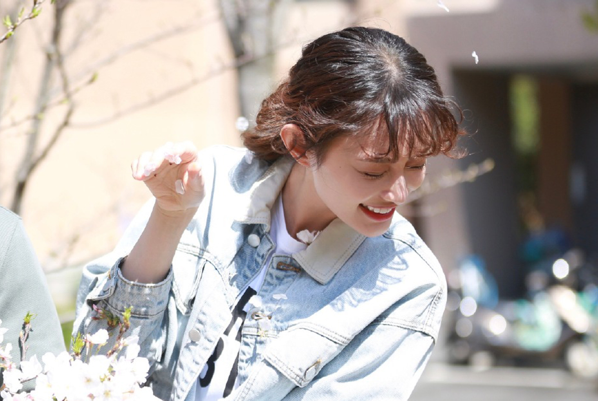 盖玥希休闲随性户外写真图片