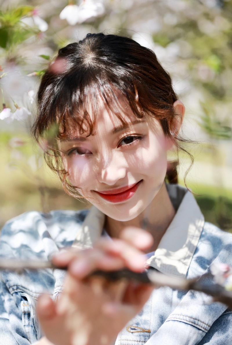 盖玥希休闲随性户外写真图片  第3张