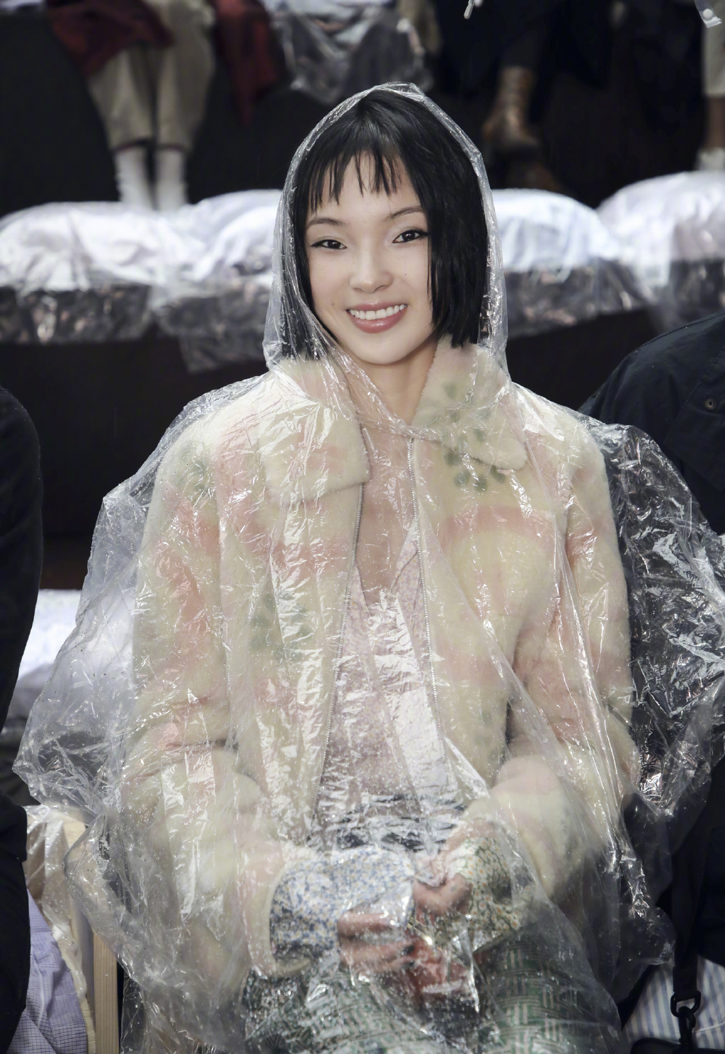 雎晓雯巴黎春夏大秀性感图片  第2张