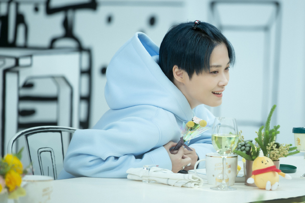 李宇春清新干练活动图片  第3张