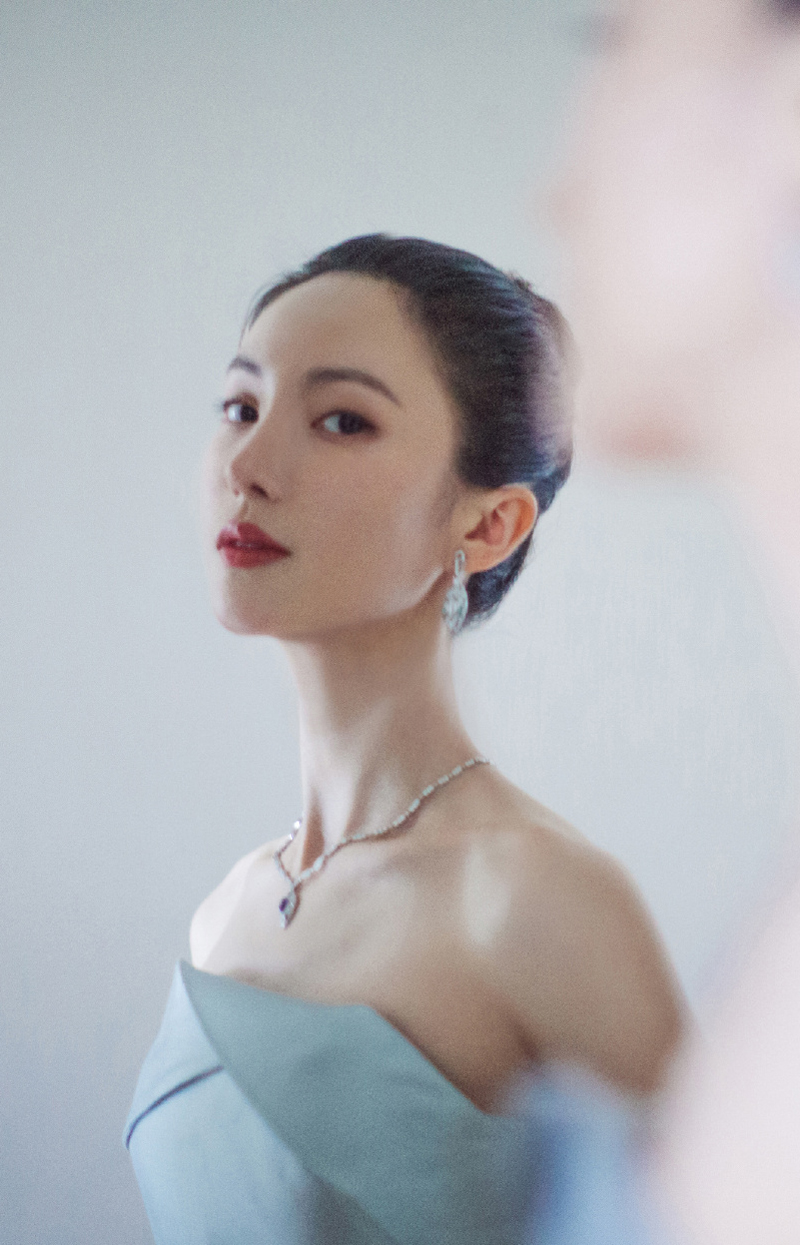 金晨优雅大气活动写真图片  第7张