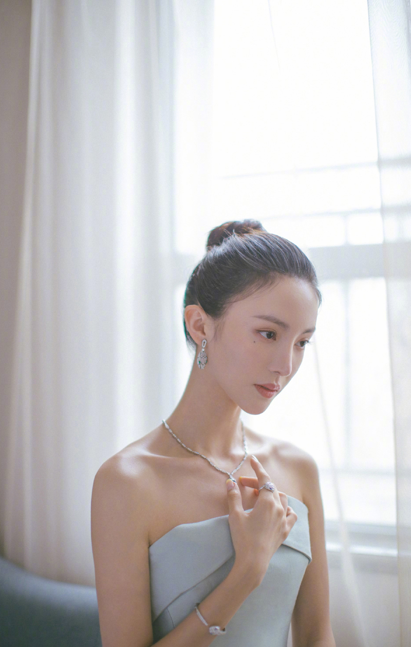 金晨优雅大气活动写真图片  第8张