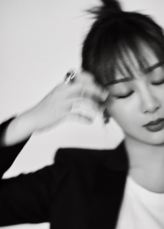 杨紫亚洲影视周干练气质写真图片  第2张