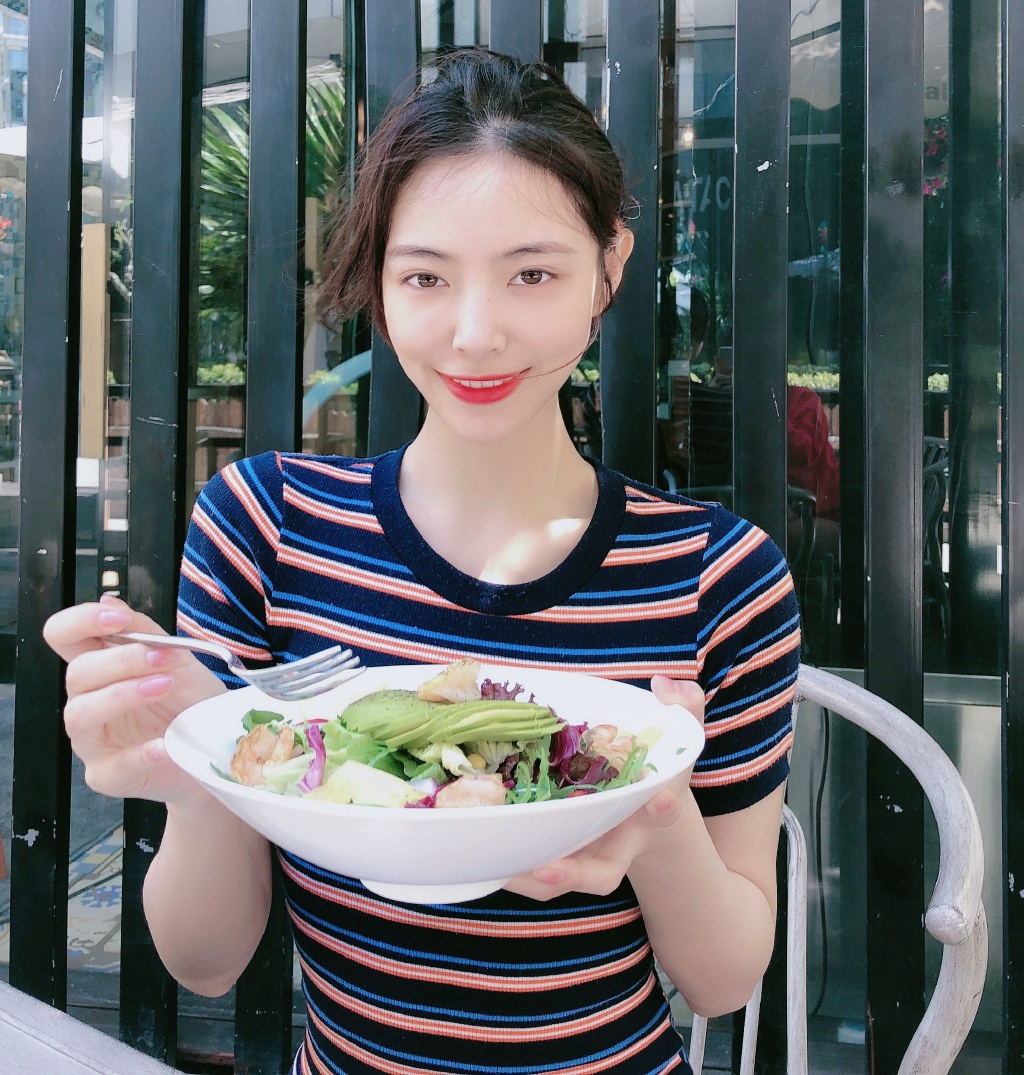 SNH48许佳琪甜美生活照图片  第3张