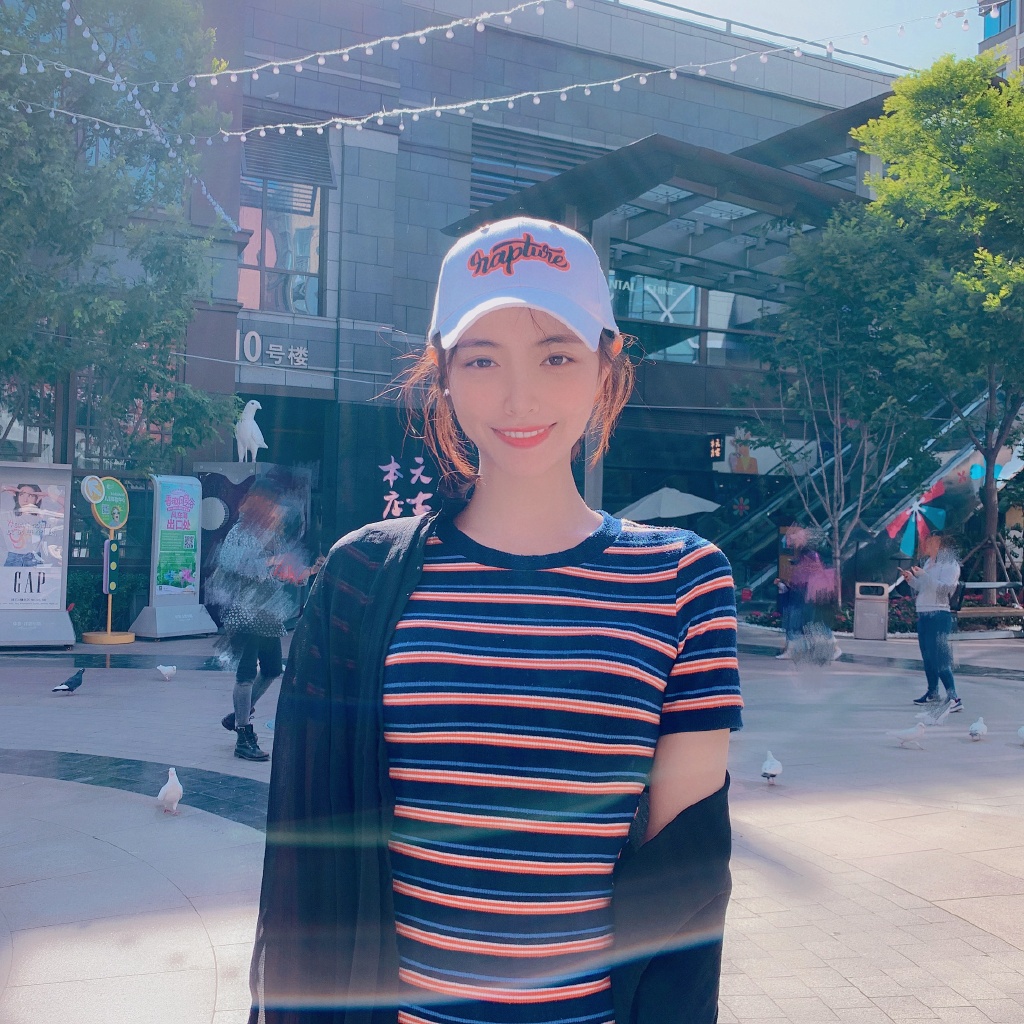 SNH48许佳琪甜美生活照图片  第2张
