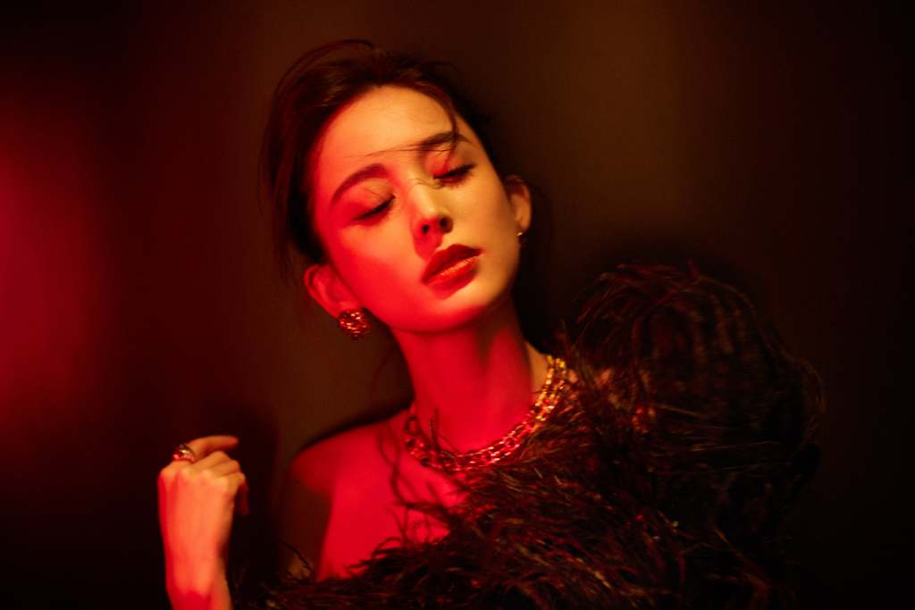 古力娜扎性感优雅活动图片  第8张