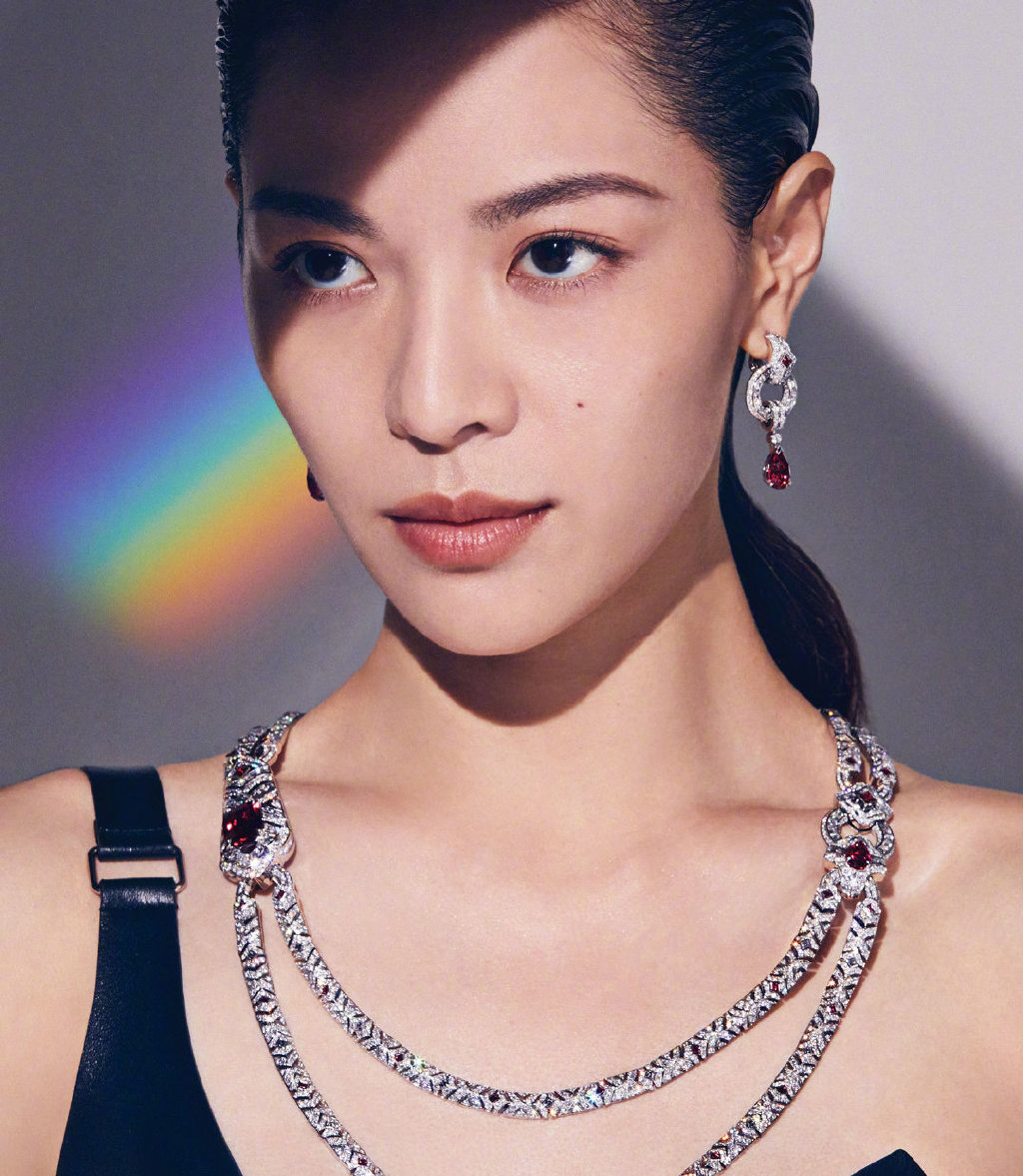钟楚曦性感珠宝大片写真图片  第2张