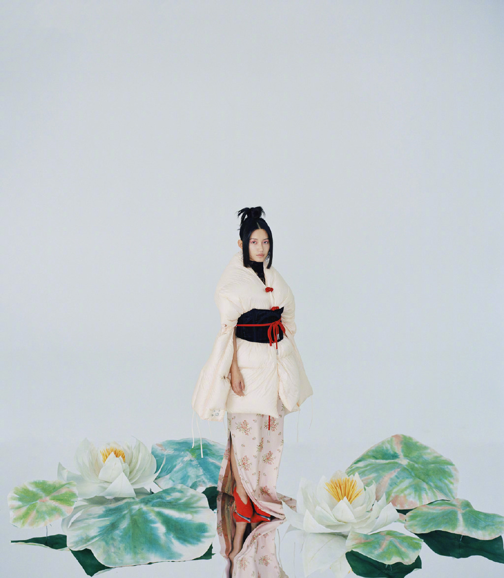 苏青温柔恬静写真图片