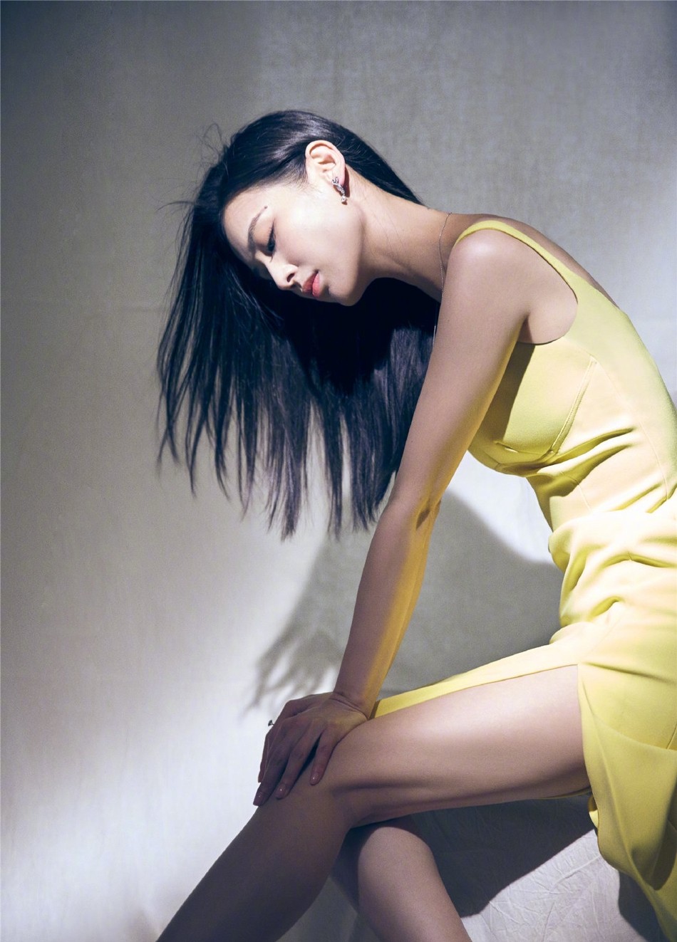 黄圣依高挑修身长裙优雅淡然写真图片  第3张