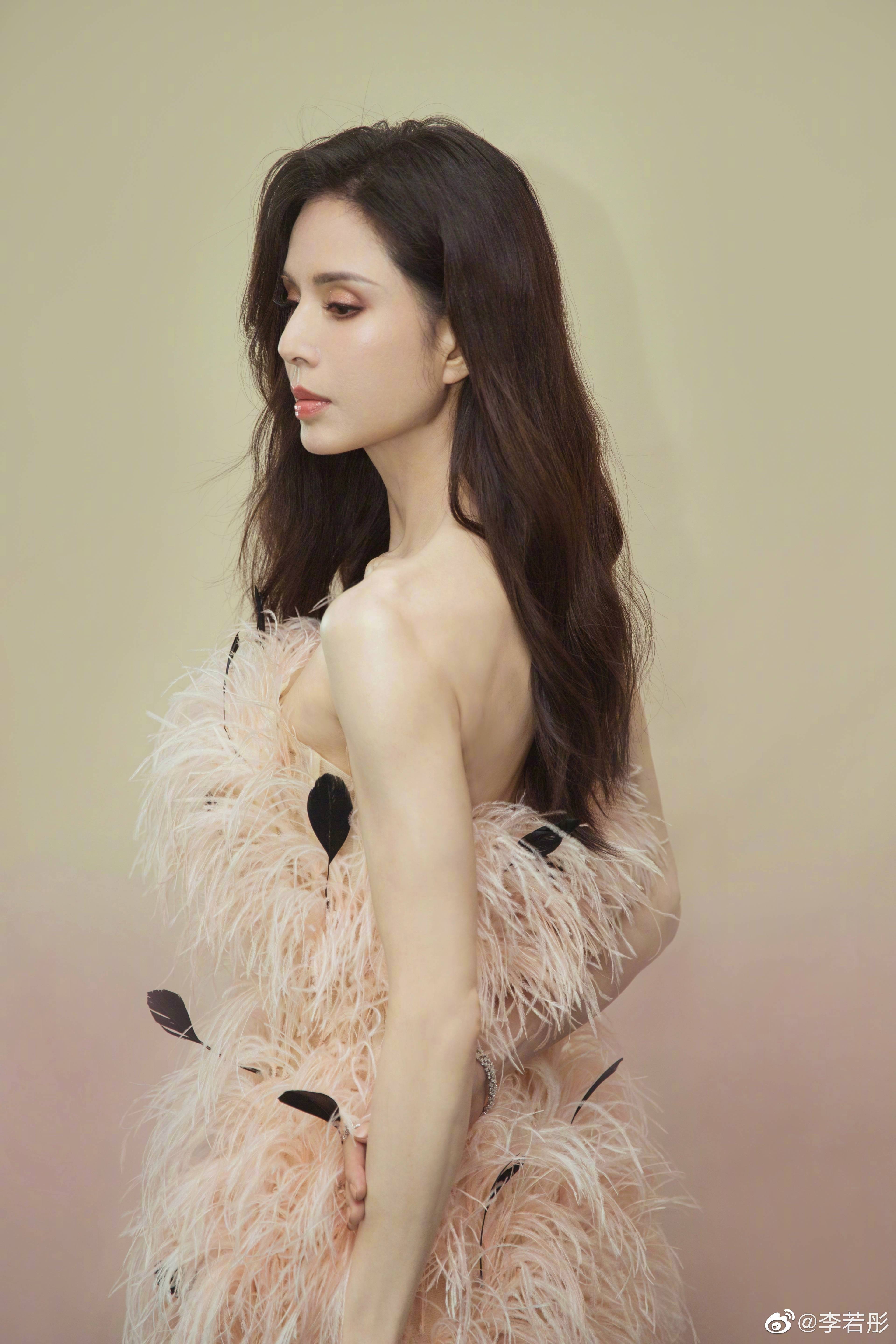 李若彤出席品牌活动图片，身材曲线绝了  第7张