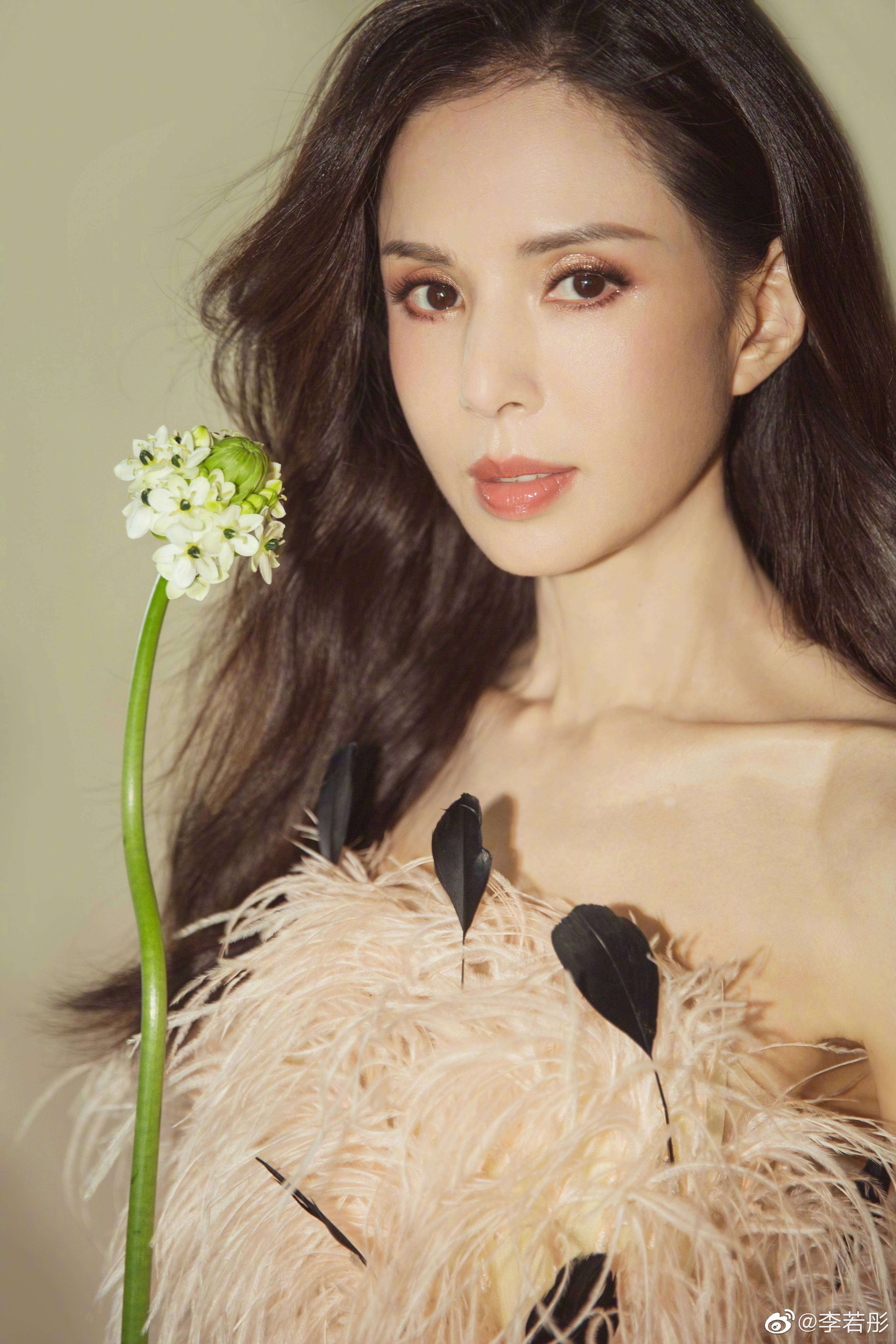 李若彤出席品牌活动图片，身材曲线绝了  第8张