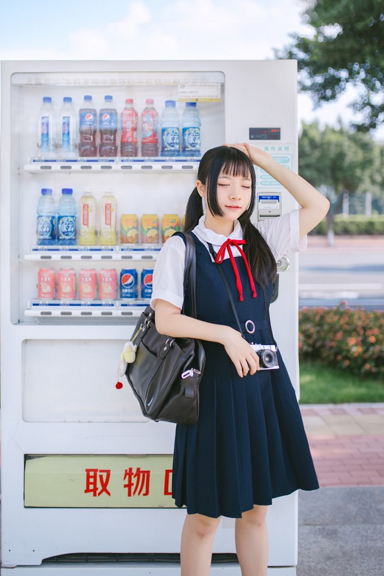 日本可爱漂亮美女街拍清纯制服学生妹写真图片  第5张