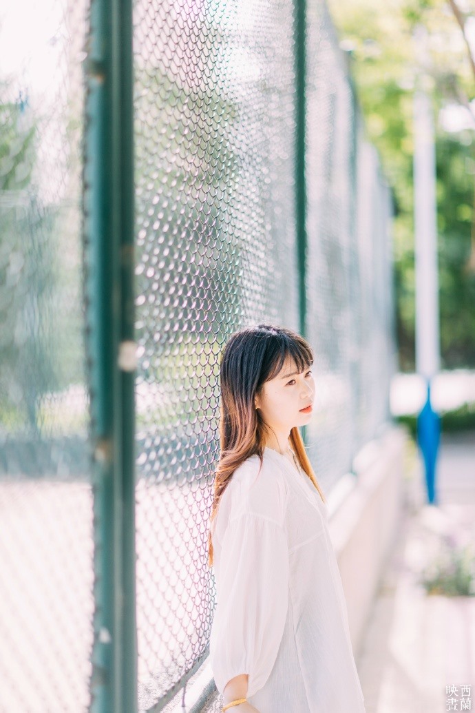 清纯美女大学生街拍甜美迷人微笑国模摄影写真  第6张