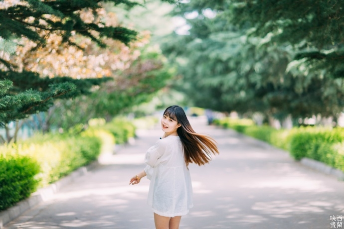 清纯美女大学生街拍甜美迷人微笑国模摄影写真  第7张