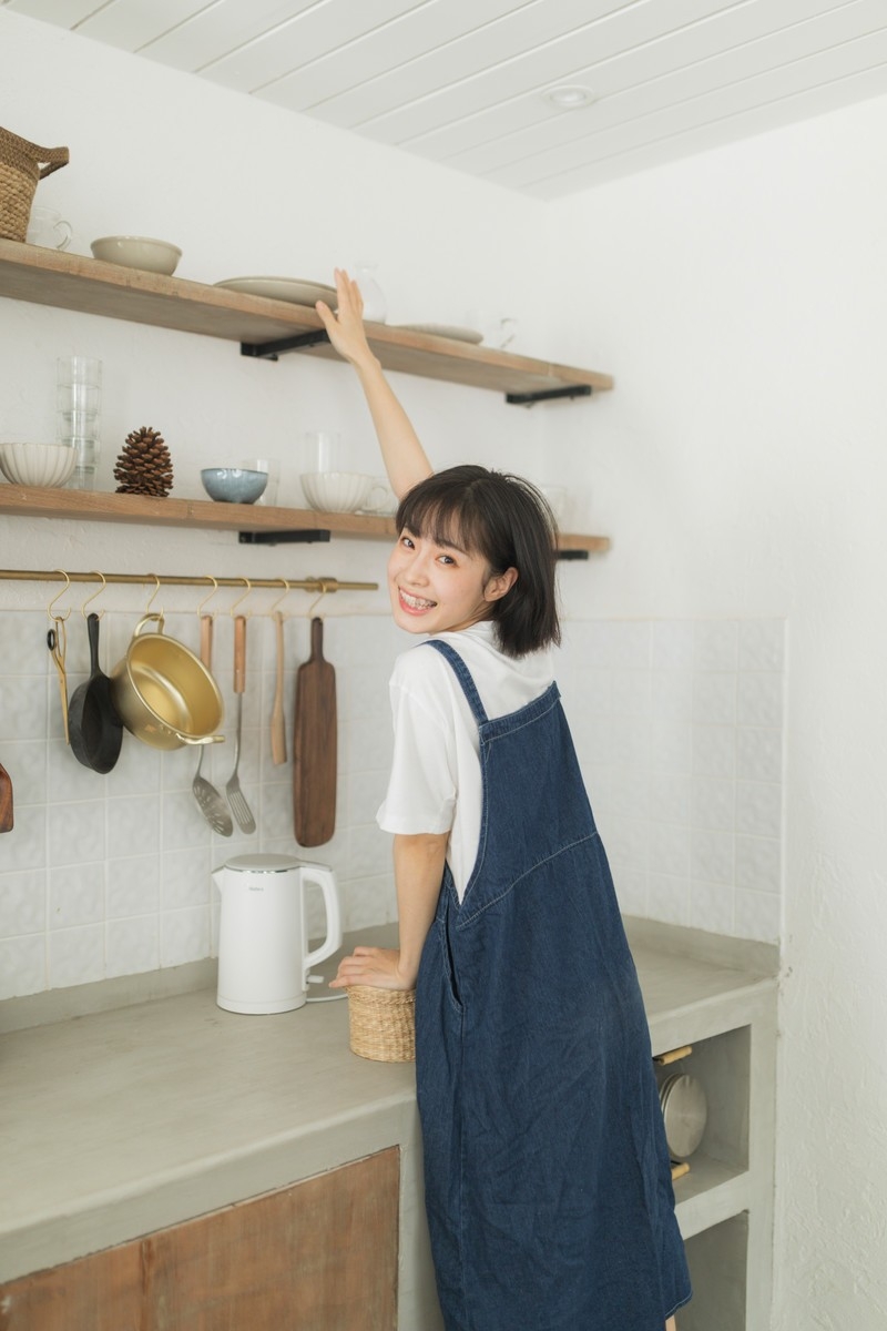 邻家女孩齐耳短发眉清目秀韩版连衣裙室内个人写真  第1张