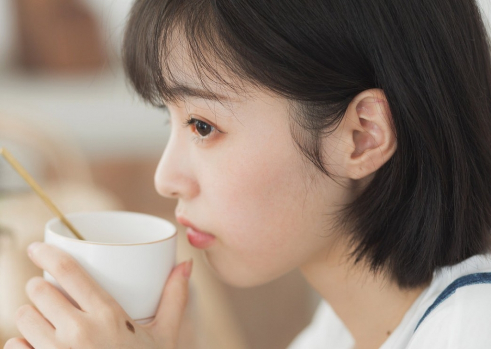 邻家女孩齐耳短发眉清目秀韩版连衣裙室内个人写真  第2张