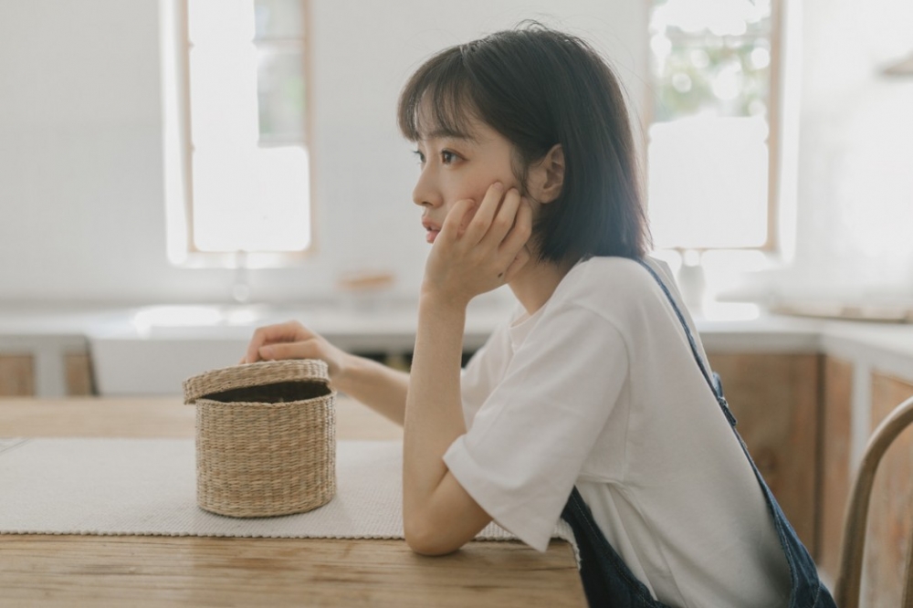 邻家女孩齐耳短发眉清目秀韩版连衣裙室内个人写真  第5张