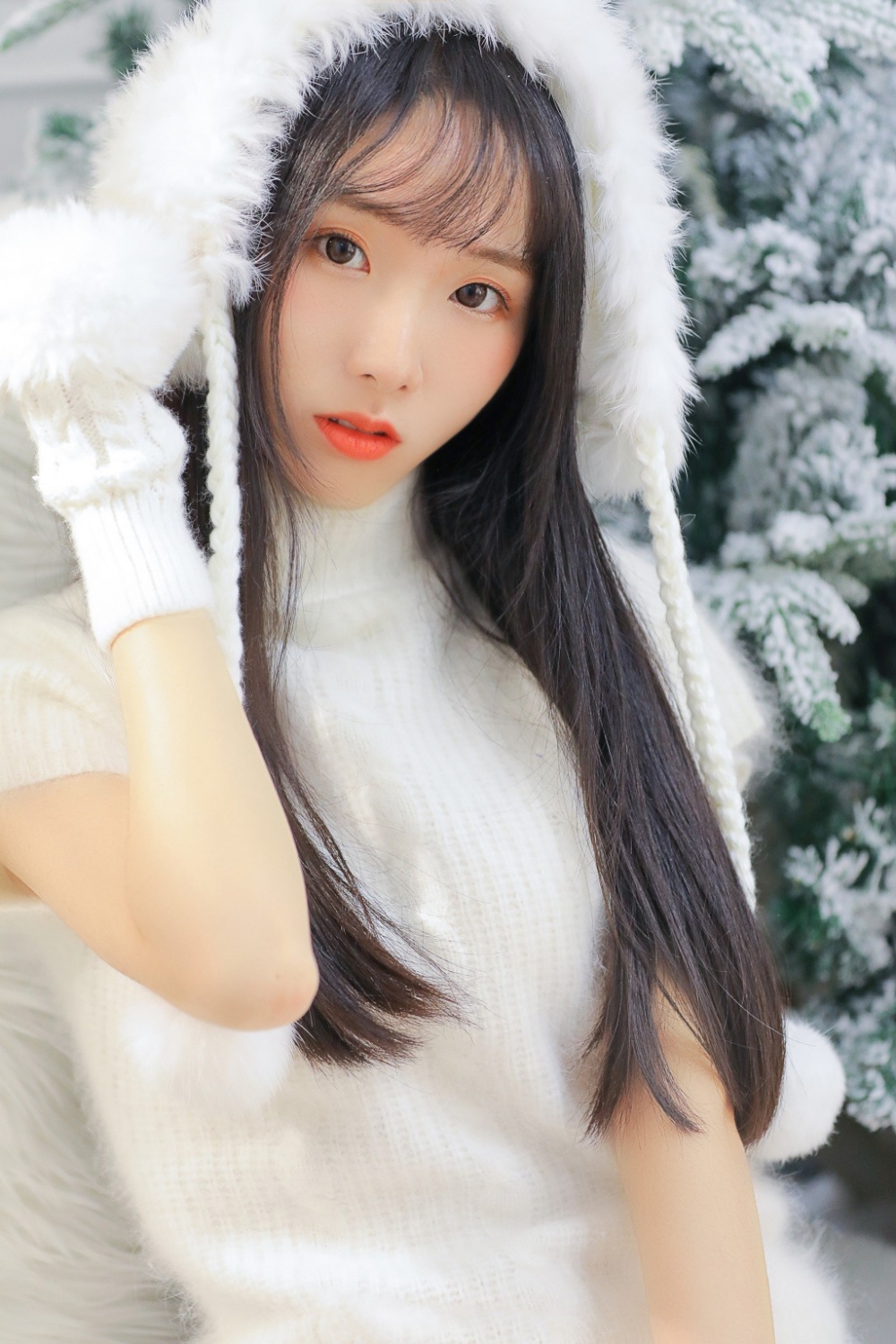 冬季雪精灵肌肤白皙可爱萌白酱美女个性写真  第6张