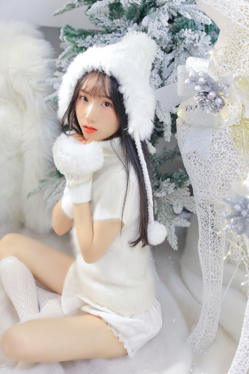 冬季雪精灵肌肤白皙可爱萌白酱美女个性写真  第8张