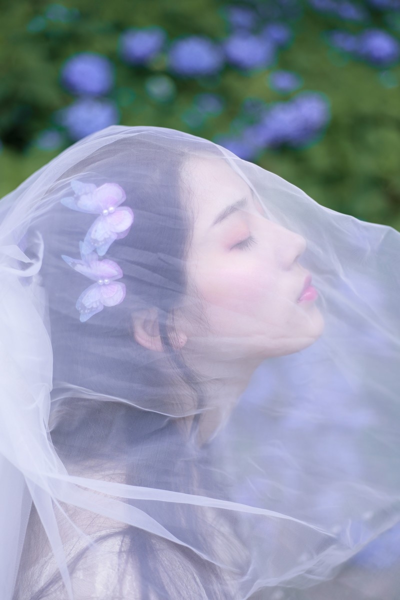 唯美花海婚纱美女蕾丝长裙清纯养眼女神写真  第6张