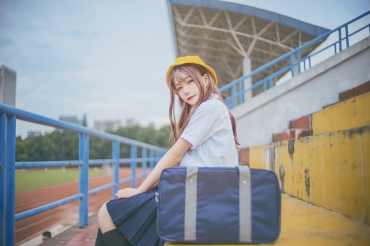 小黄帽女孩户外校园制服白嫩清纯甜美可爱写真  第7张