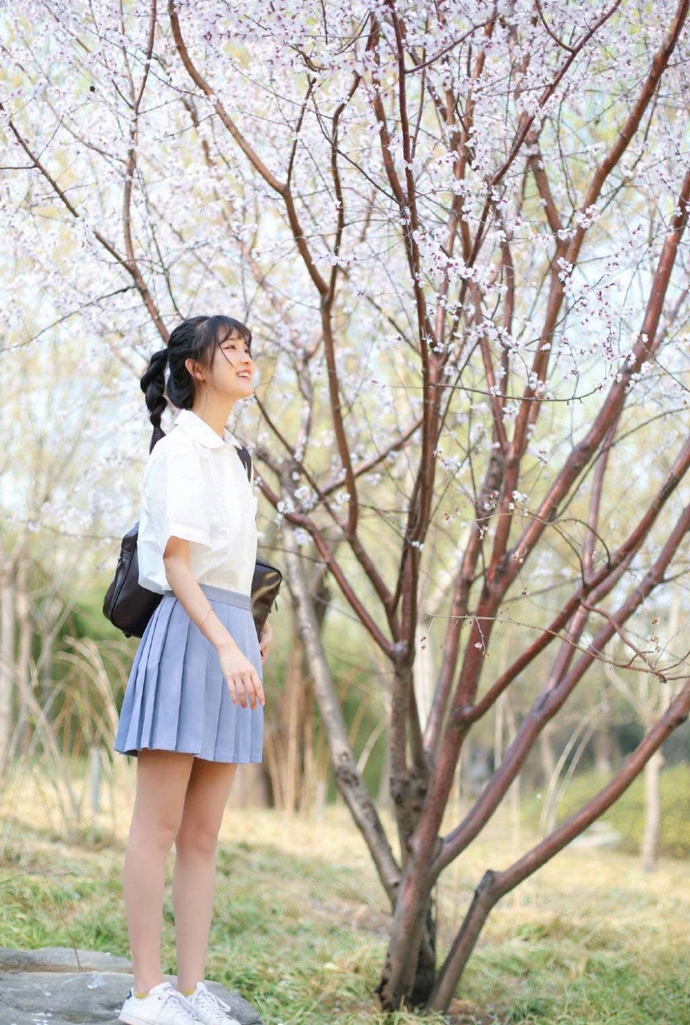 校园女神韩式麻花辫学生制服露齿甜笑个人写真艺术  第5张