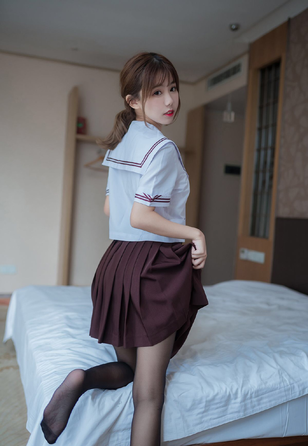 美女校花学生制服黑丝美腿苗条身材美女私密写真集  第3张