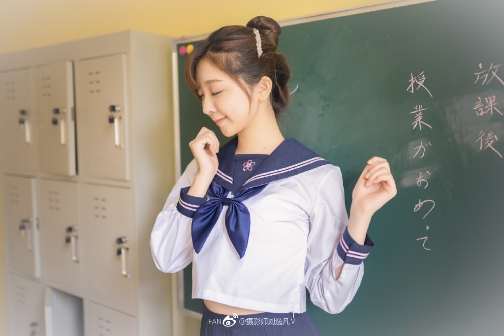 女大学生日式丸子头JK制服黑丝美腿美女性感写真集  第2张