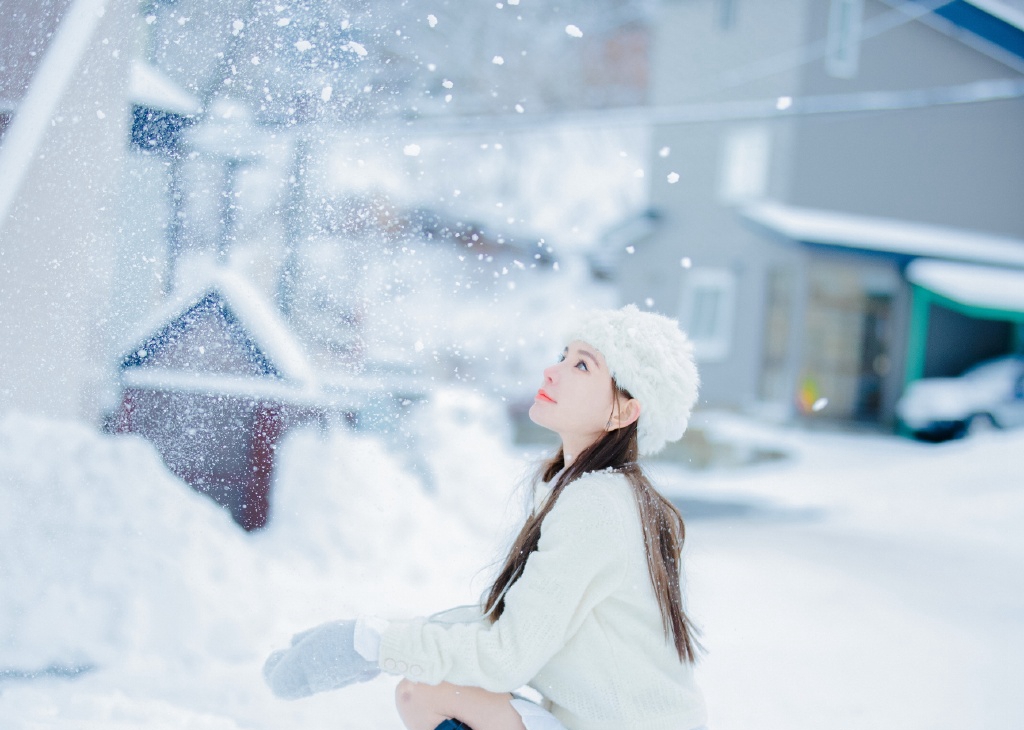 气质女神红唇雪肤黑长直发性感超短裙个人艺术写真  第8张