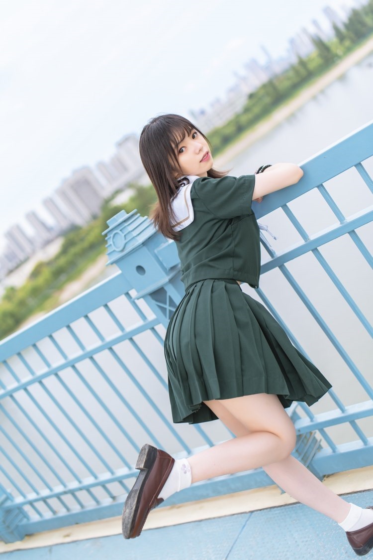 校园制服少女养眼小清新清纯户外眼镜娘写真  第8张