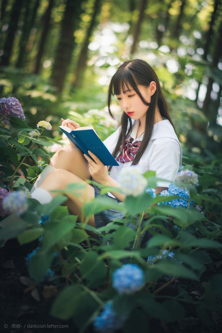 森林女孩小清新唯美校园制服户外艺术人像写真  第1张