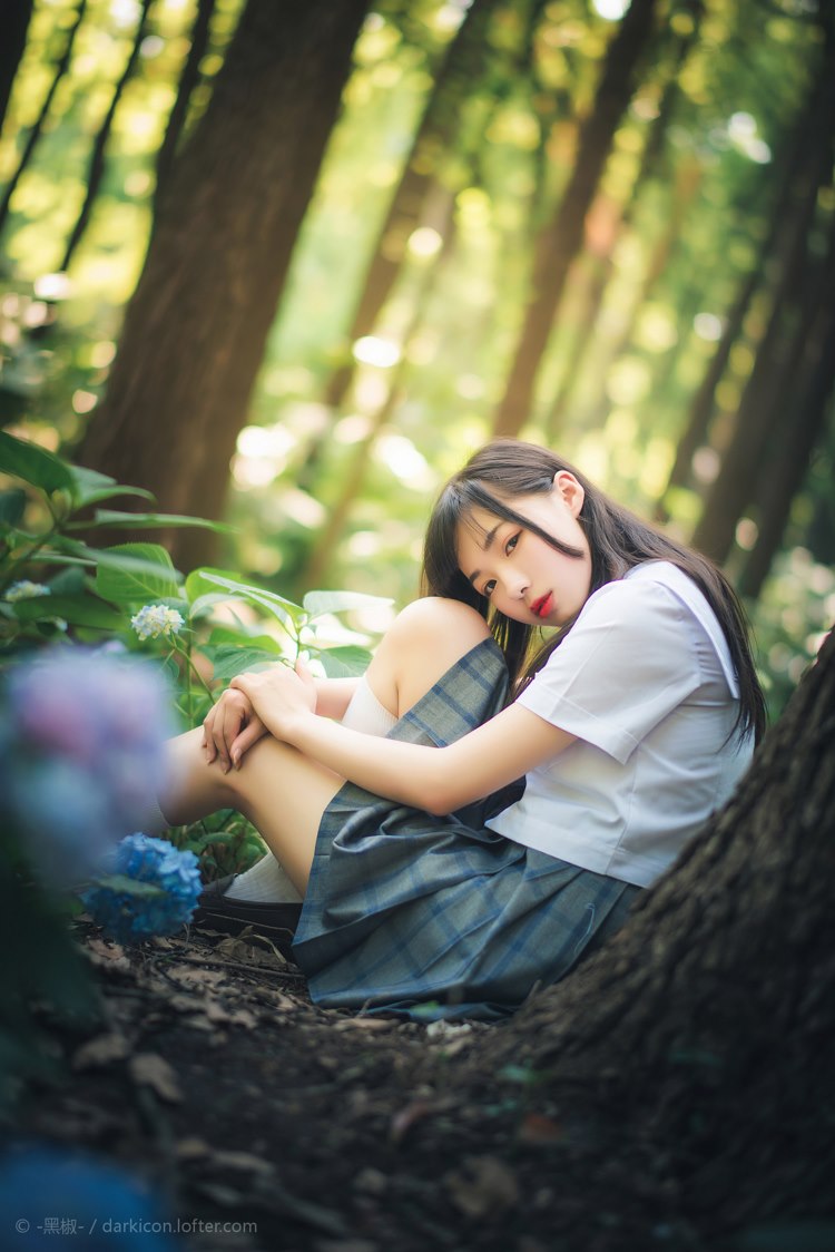 森林女孩小清新唯美校园制服户外艺术人像写真  第4张