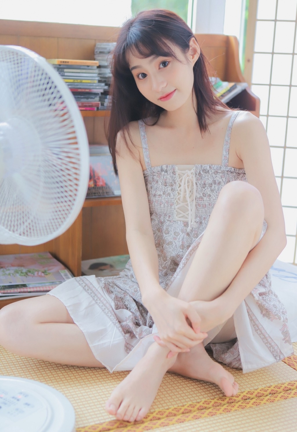 夏日甜美女孩可爱小女生白皙吊带短裙养眼写真图片  第6张