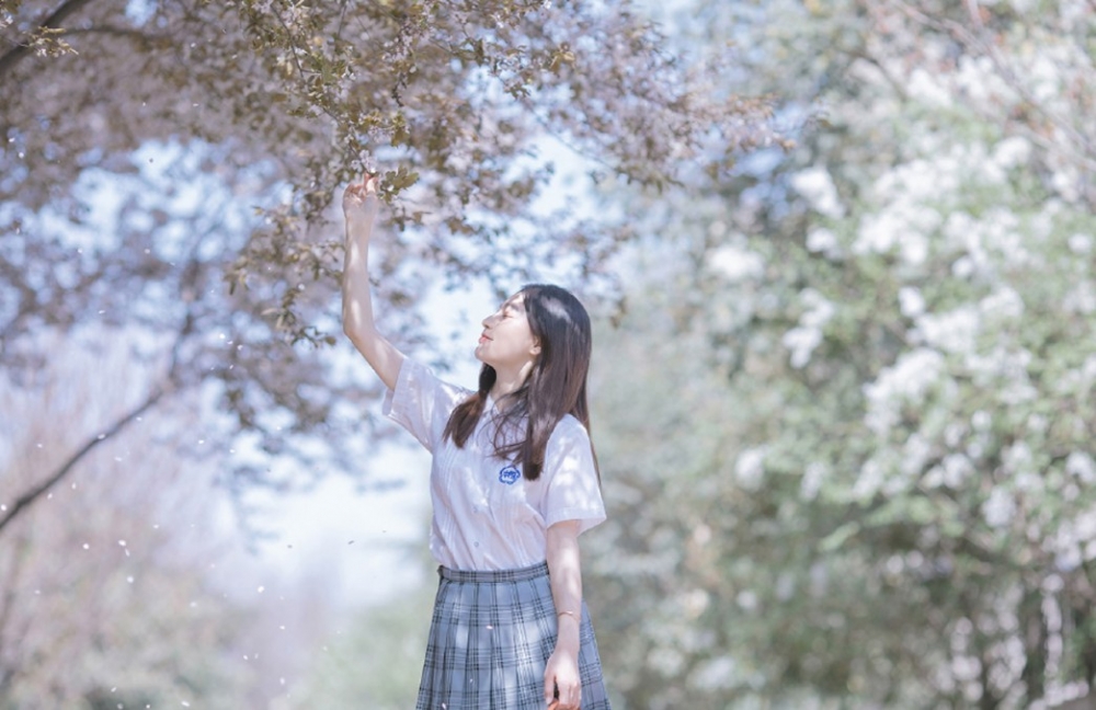 气质清新脱俗的漂亮学生妹笑靥如花唯美养眼艺术照  第14张