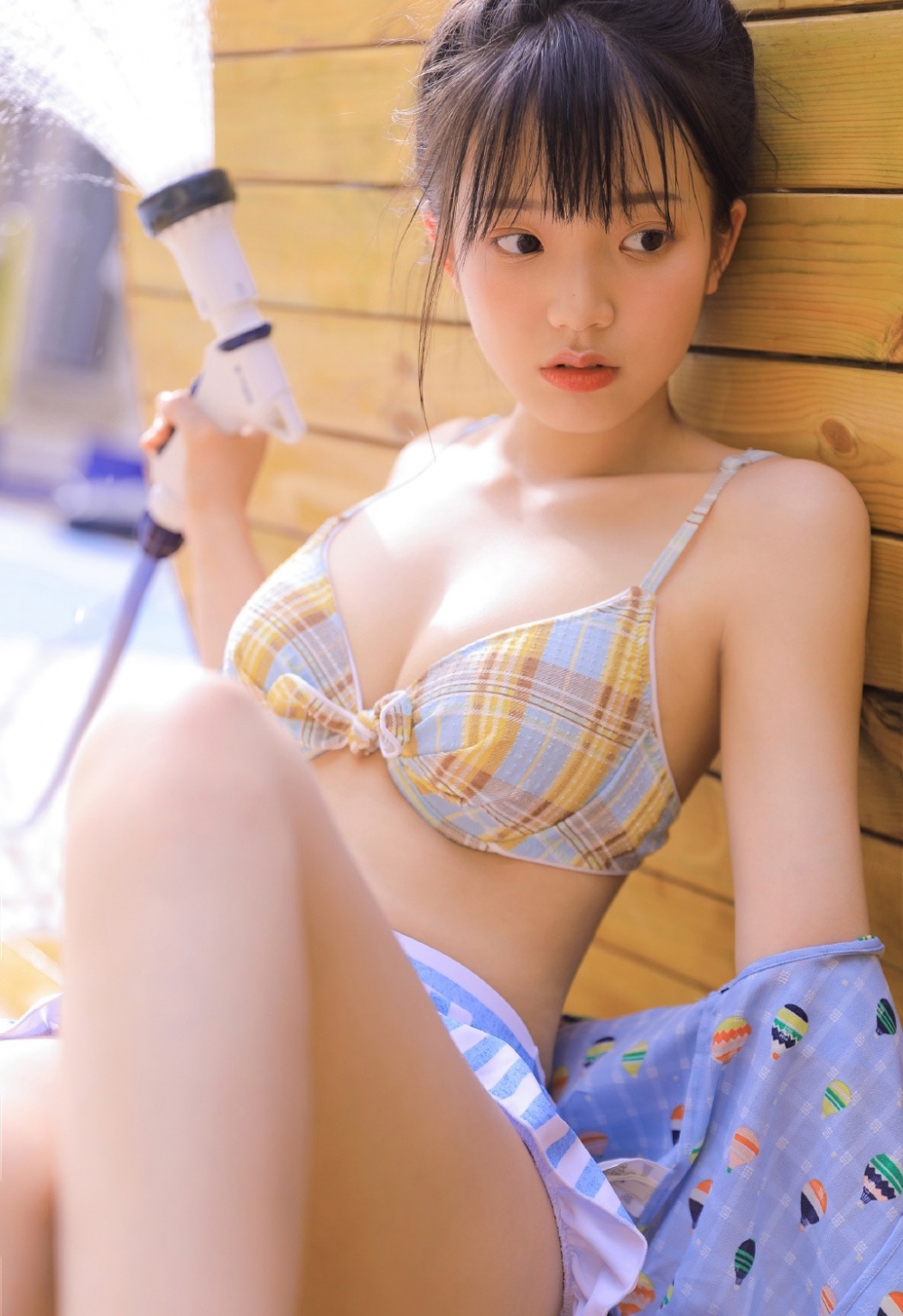 长得粉面桃腮的比基尼美女尤物夏日清凉写真集  第4张