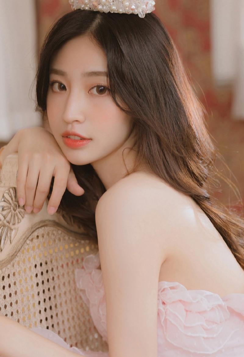 温柔小姐姐拖地长裙唯美梦幻图片  第6张