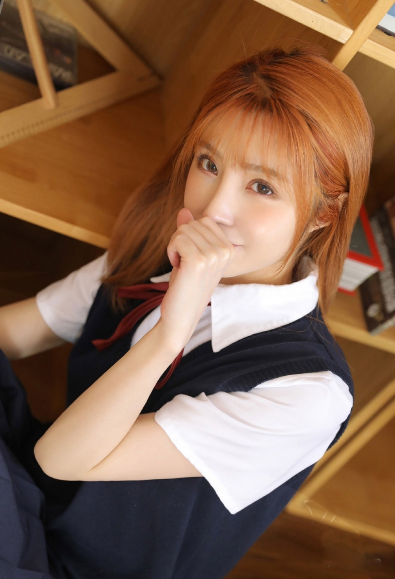 日系大学生明眸皓齿私房写真  第4张