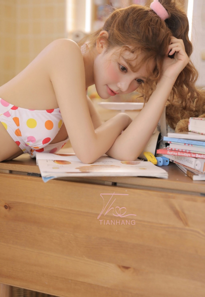 比基尼美女细腰翘臀诱人女生图片  第6张